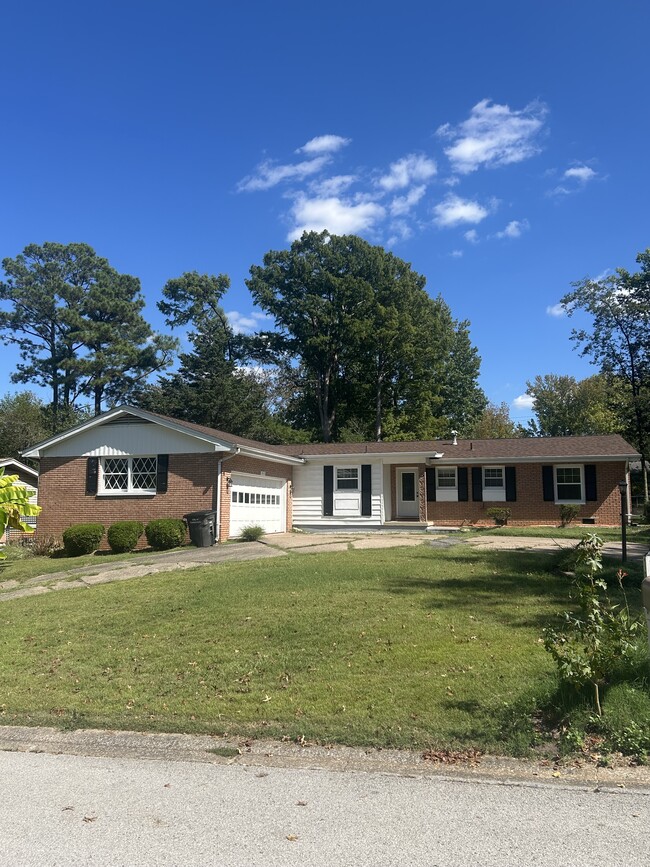 Building Photo - 1013 S Briarwood Dr Rental