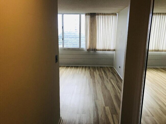 Photo - PUNAHOU GARDENS studio, sec, salt water pool Unit A-713