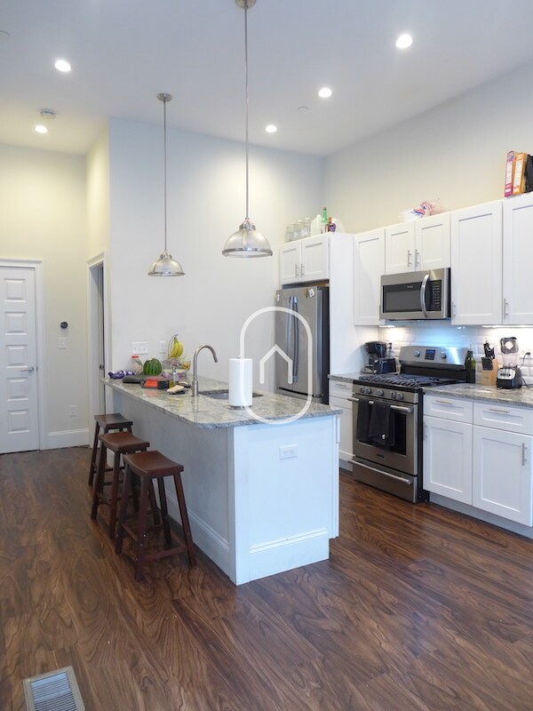 Photo - 1884 Washington St