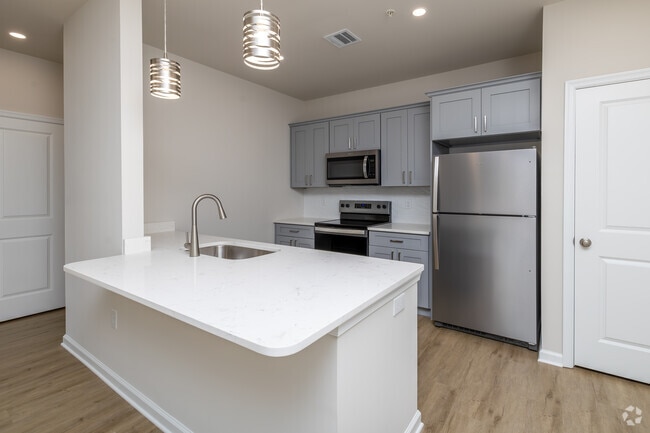 1BR, 1BA w/Den - 947SF - Kitchen