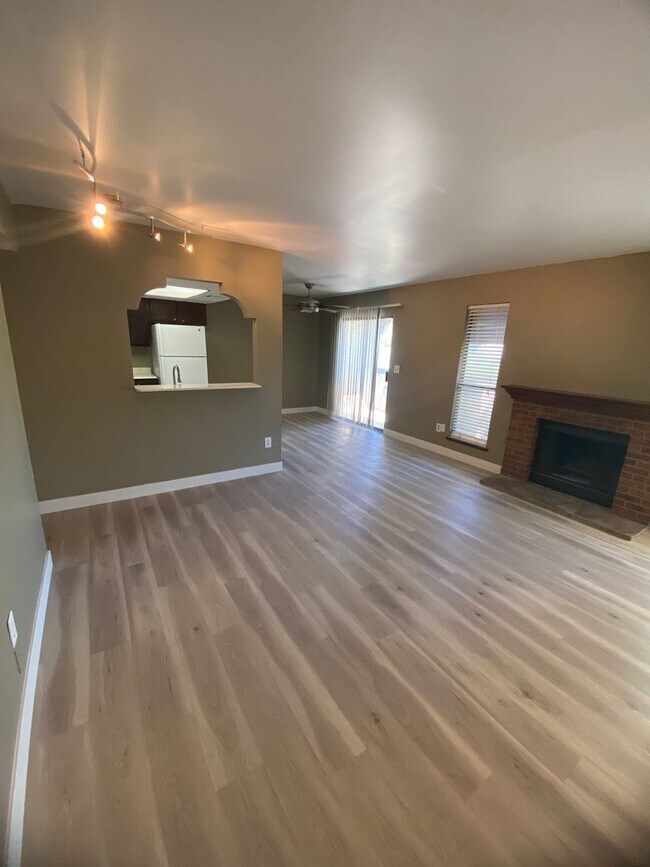 Photo - AMERICANA Property Mgmt - Downstairs 2 Bed... Casa