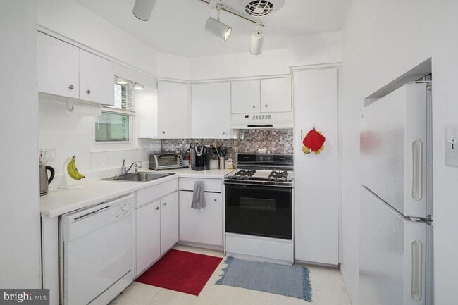 Photo - 2702 Cranston Rd