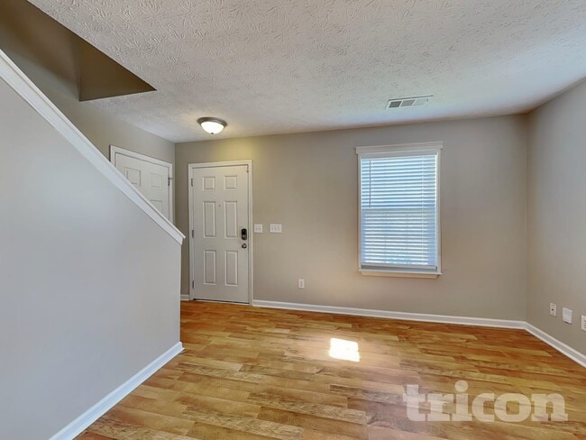 Photo - 250 Oak Grove Way