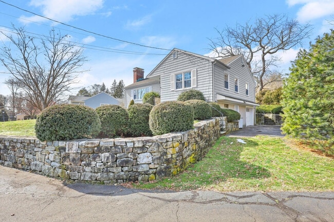 Photo - 5 Saviano Ln