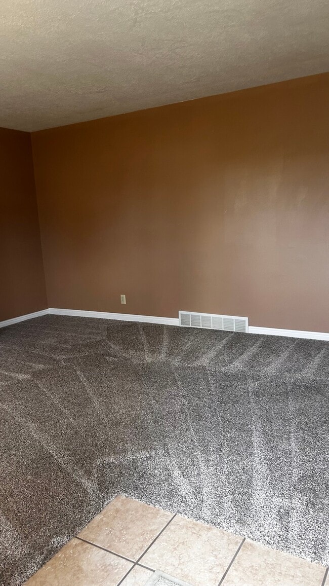 Photo - 531 W 660 S