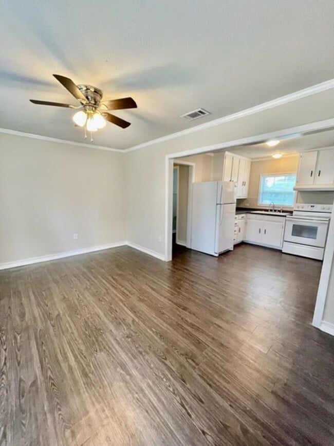 Photo - La Clede Properties Unidad 608 LaClede St.  B (upstairs)