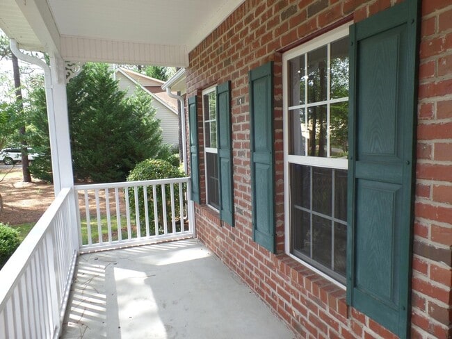 Photo - 10 Sawmill Rd W