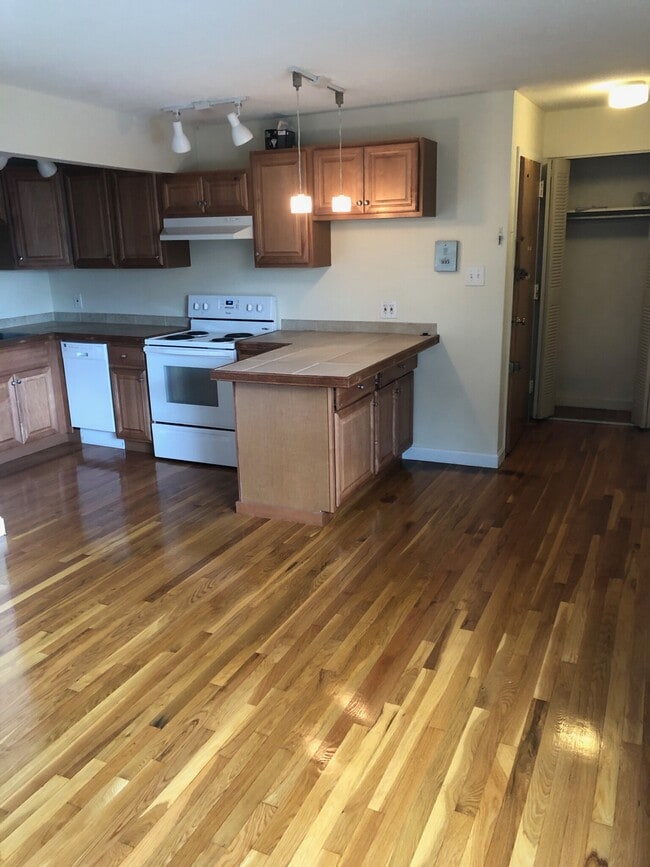Building Photo - 83 Trowbridge St Unit 72 Rental
