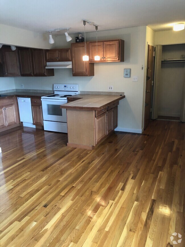 Building Photo - 83 Trowbridge St Unit 72 Rental