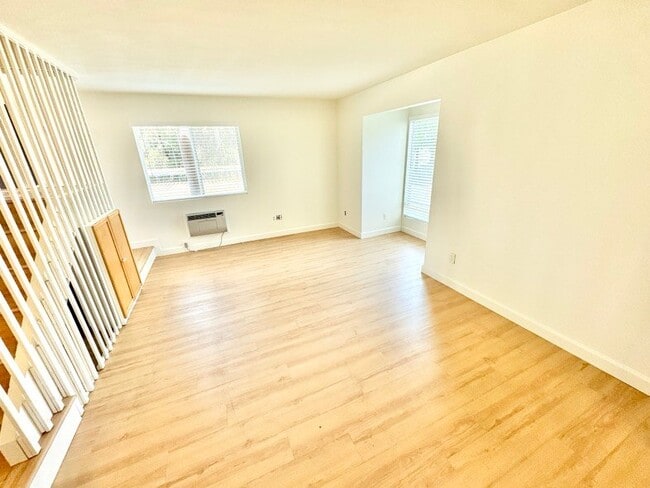 Photo - 7958 Mission Center Ct