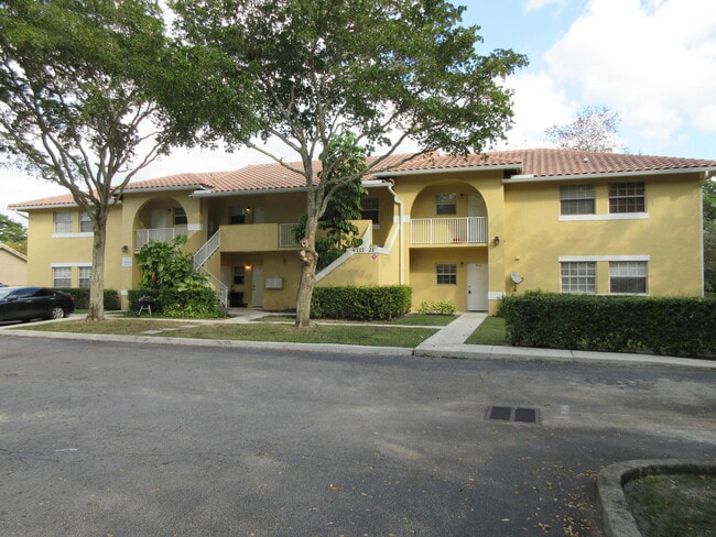 Building Photo - 4111 NW 114th Ave