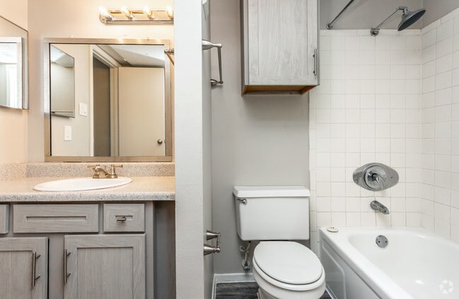 1BR, 1BA - 682SF Bathroom