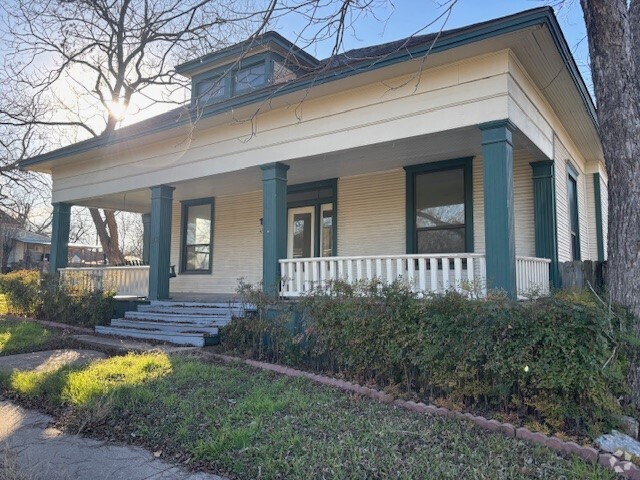 Building Photo - 902 N 1st St Rental