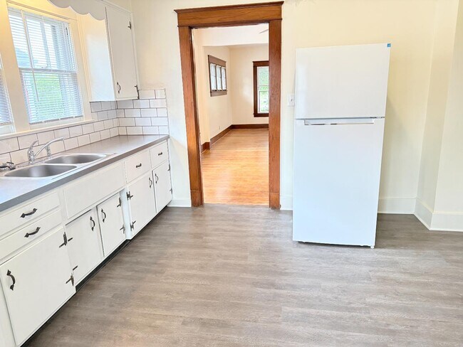 Photo - 1428 Silver St