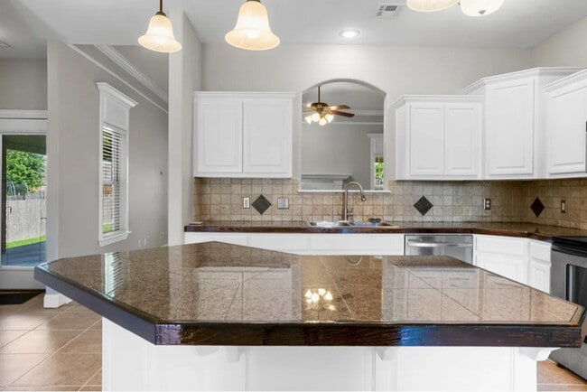 Photo - 808 Herron St