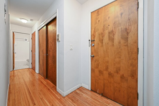 Photo - 515 5th St SE Unit 9