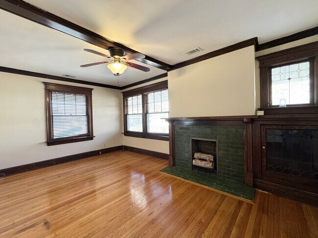 Photo - 811 E 39th St Unit 2