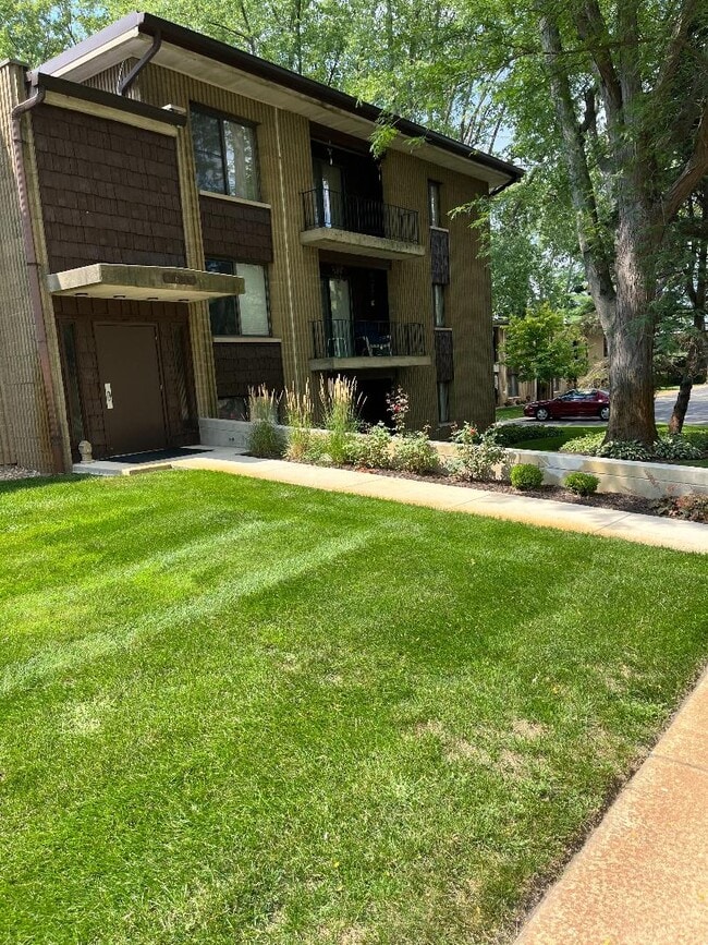 Maple Manor Apartments - Maple Manor Apartments