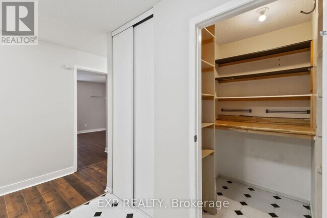 Photo - 725 Deveron Crescent Unit 111