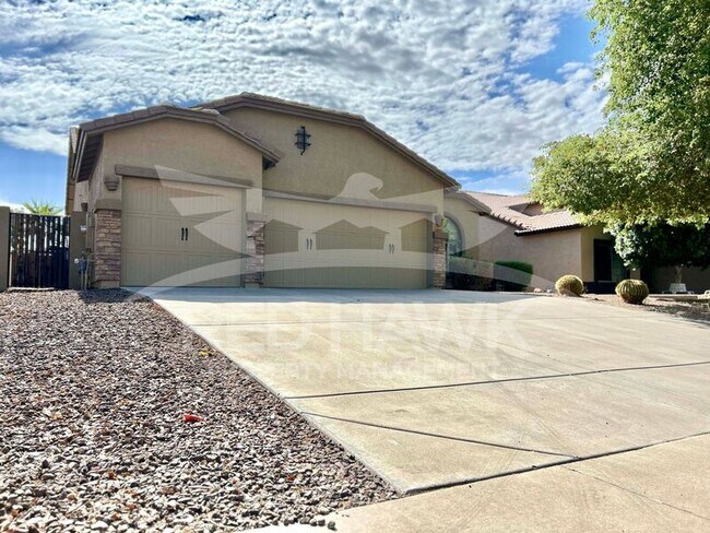 Photo - 879 S Phelps Dr House