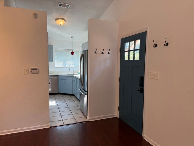 Photo - Renovated Duplex Near HCA & TMH