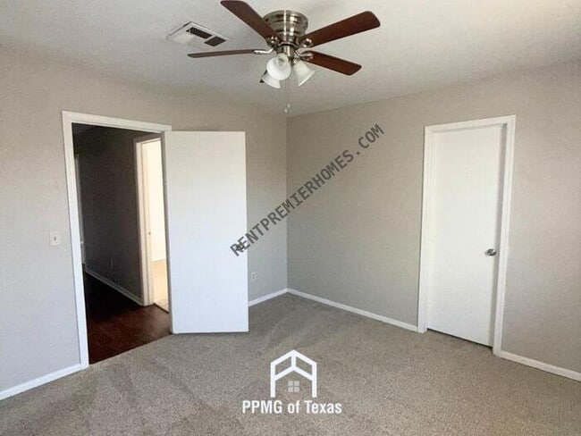 Photo - 8101 N Brookside Dr