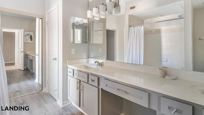 Photo - 2500 Woodland Park Dr Unidad E202