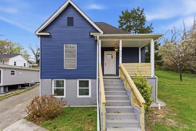 Building Photo - 944 Murphy Ave