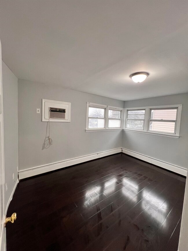 Photo - 82 W 27th St