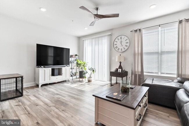 Photo - 6882 Barrowfield Pl