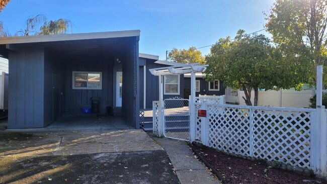 Photo - 643 NE Channon Ave