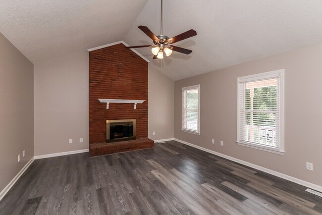 Photo - 925 Cameron Ct