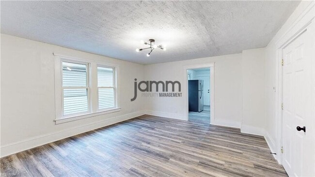 Photo - 1851 W 52nd St Unidad Upper