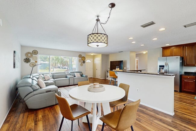 Photo - 2410 33rd St W Unidad SI ID1591461P