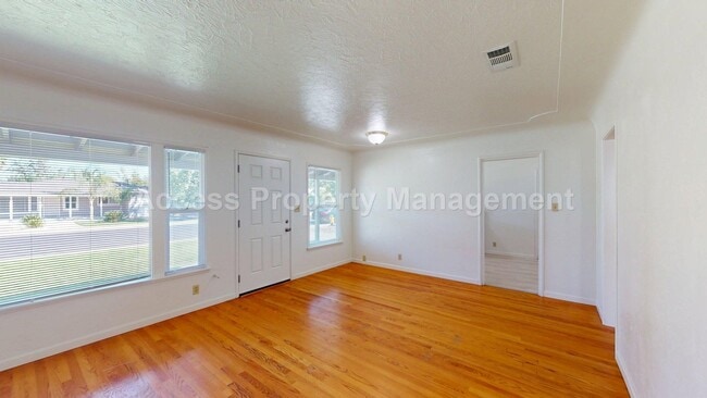 Photo - 2324 Bellamy St