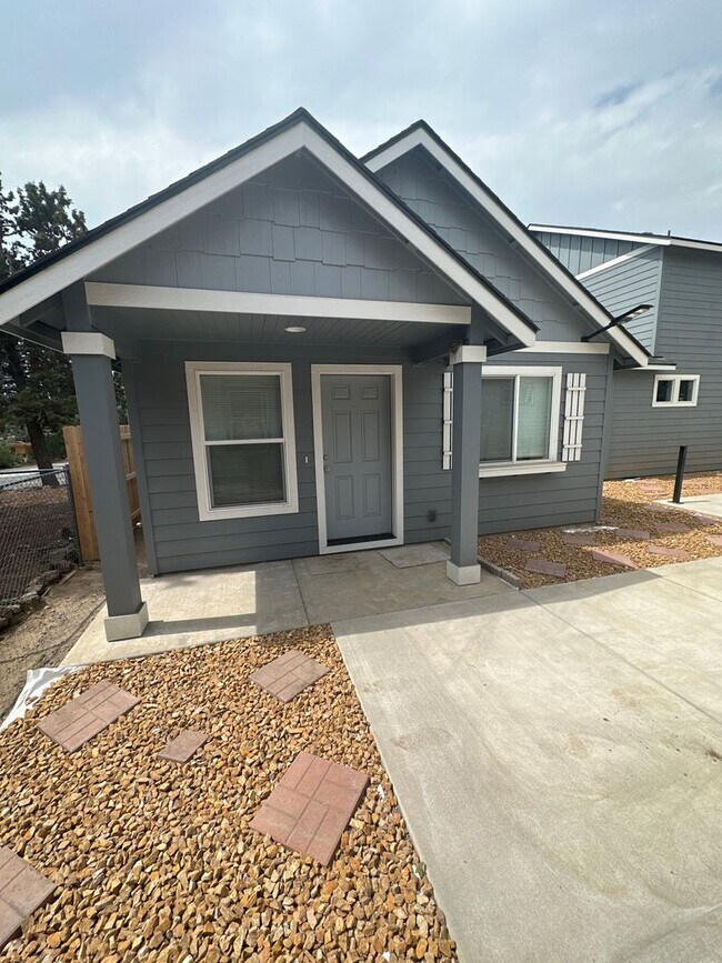 MIDTOWN Brand New 2 Bdrm Cottage, 1 bath, Rental House Rental in