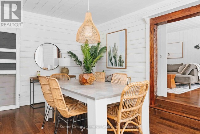 Photo - 1972 Limberlost Rd