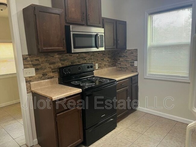 Photo - 1366 Clermont Ave Unit A