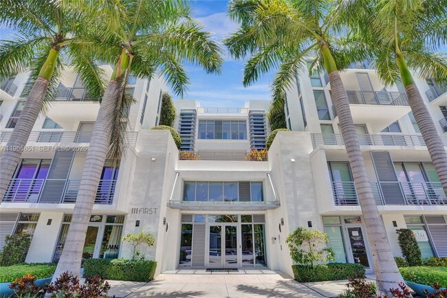 Building Photo - Southeast 1st Avenue, Delray Beach, FL 33444 - 1 BR 1 BA condo