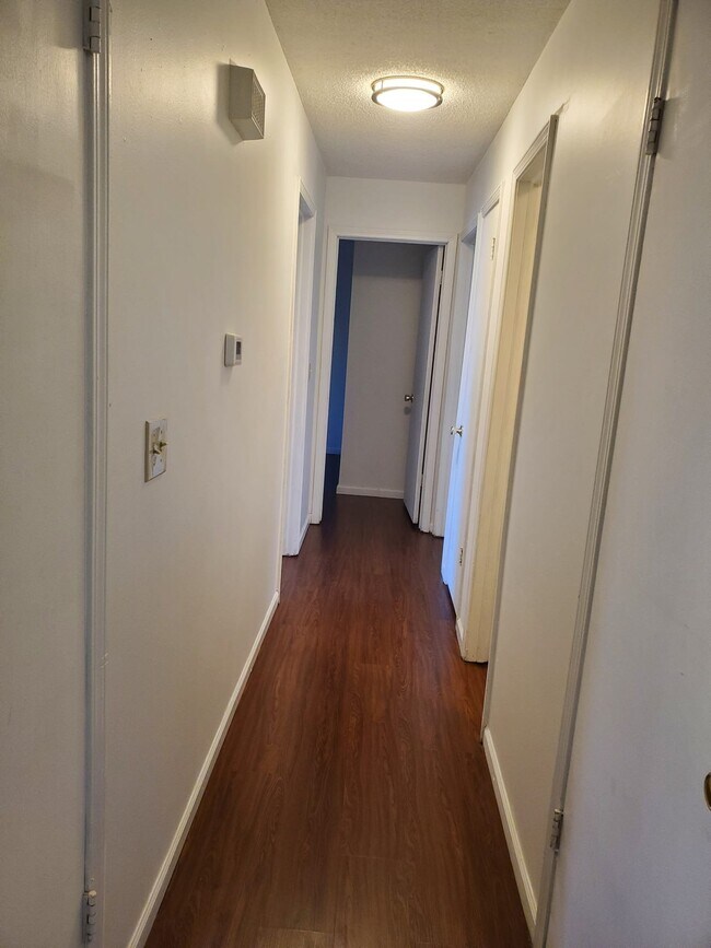 Photo - 4820 England St