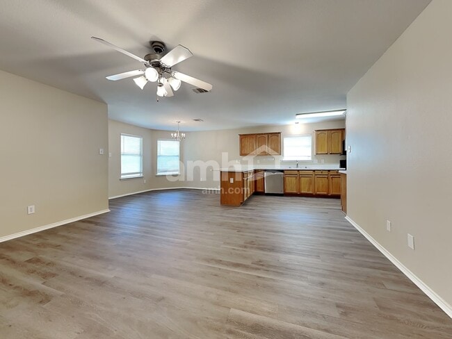 Photo - 2017 Woodhurst Trl