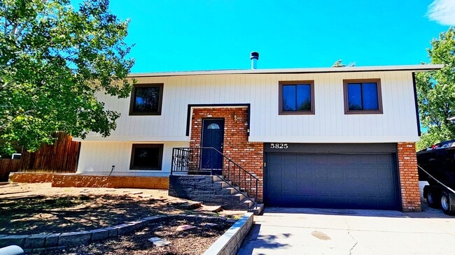 Building Photo - Beautiful 3 Bed, 2 Bath with a Bonus Room and Large Yard!