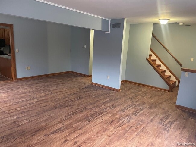 Photo - 239 Oxford Lake Dr