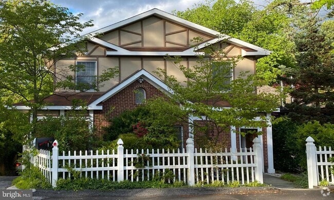 Building Photo - 2905 24th St N Rental