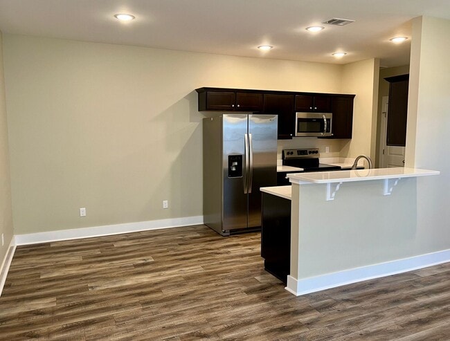 Photo - For Rent - 4 Bedroom, 2 Bath, Valley View!