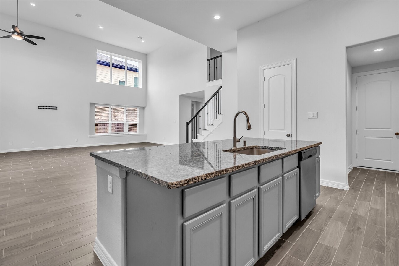 Photo - 2115 Jitterbug Ln