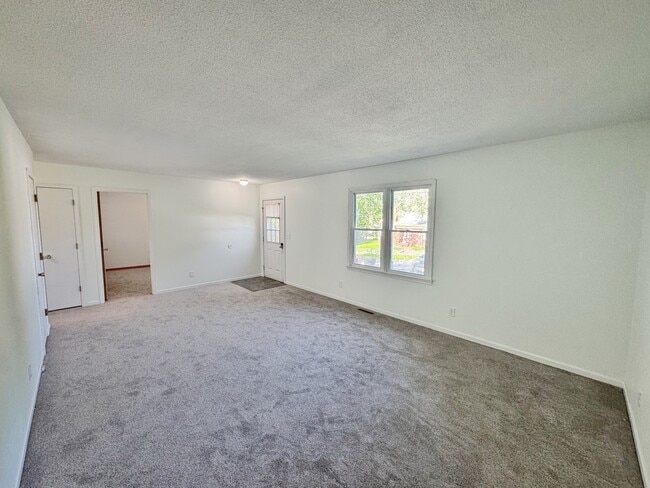 Building Photo - 802 N College St