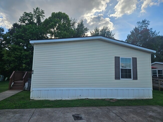 Building Photo - 64 Lynnwood Cir