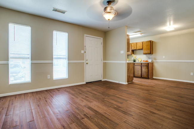 Building Photo - Village Creek Rental
