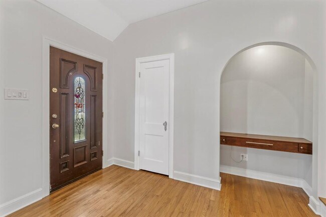 Photo - 307 Circle Dr